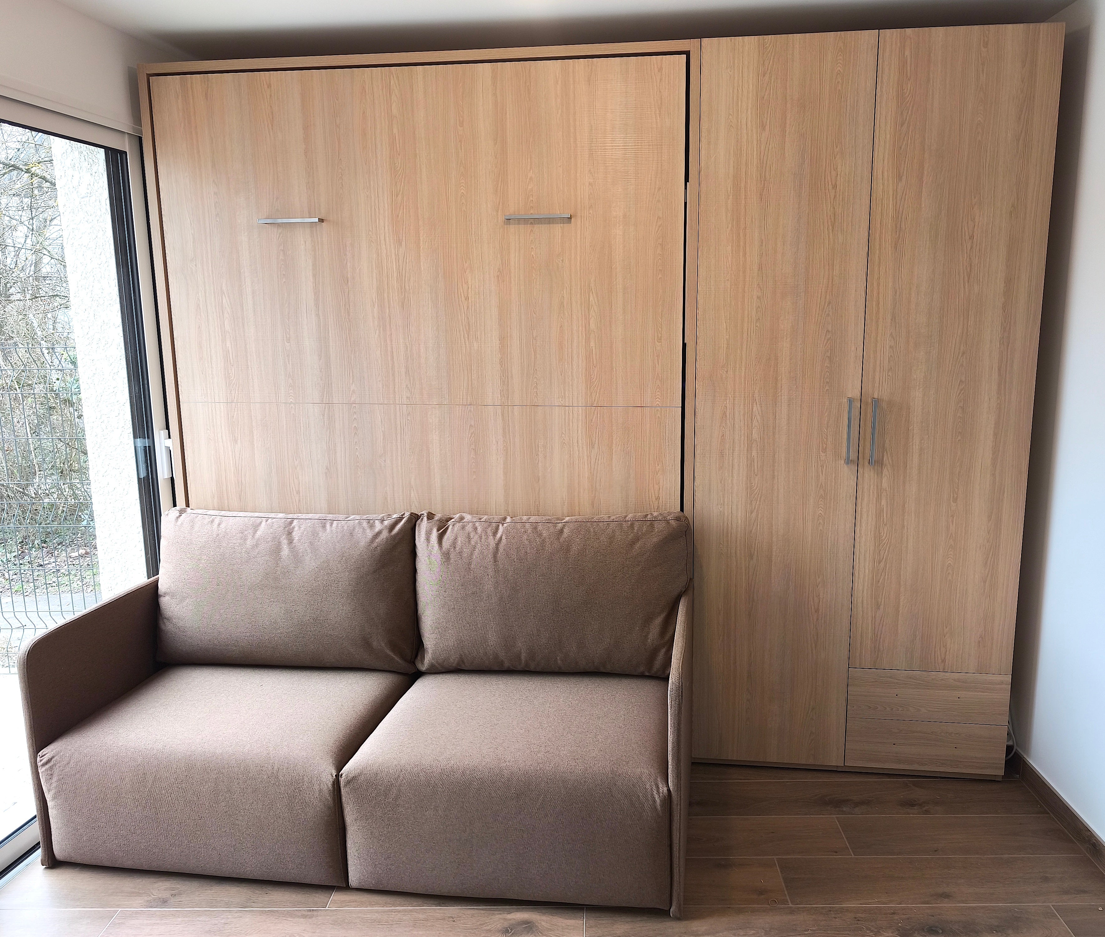 Lit escamotable canapé JOY avec armoires installé par Modulance Annecy