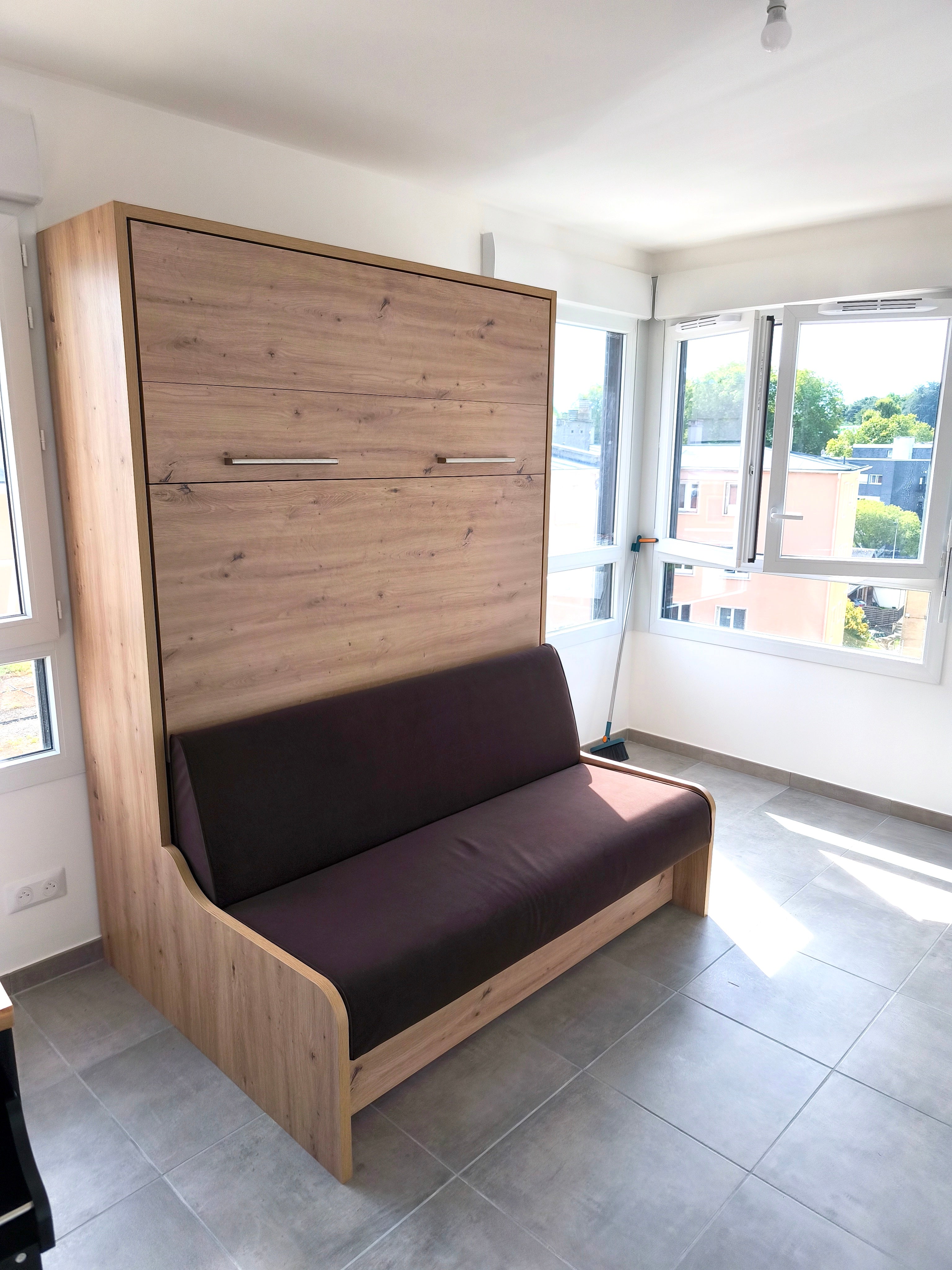 Lit escamotable canapé Premium Desk de Griffon installé par Modulance Annecy 